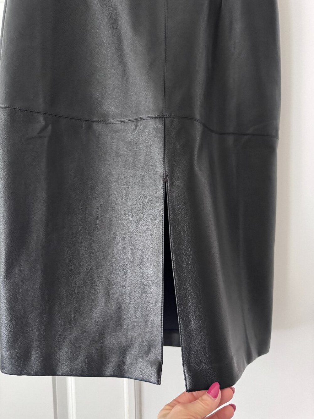 Gorgeous fall NWOT Ann Taylor faux black leather pencil skirt